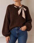 Pull en maille douce avec nœud foulard